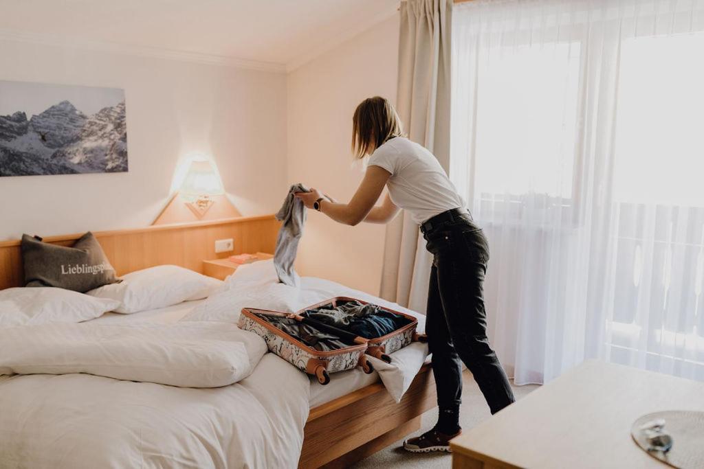 Dorfcafe Unken Hotelpension Swirtshaus Im Dorf Экстерьер фото